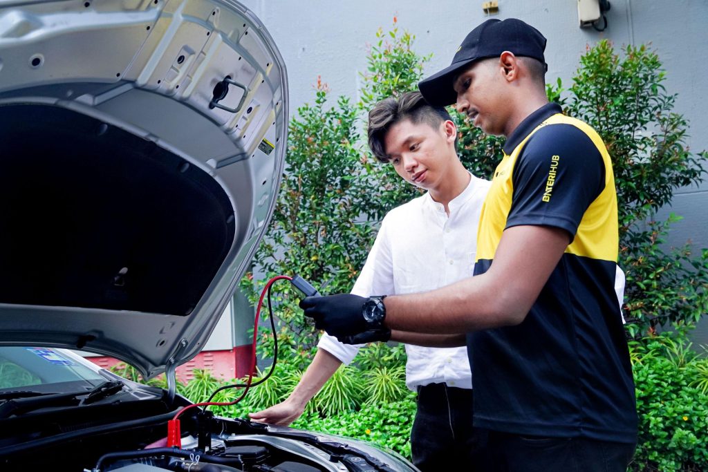 Baterihub technician conducting a battery inspection for a customer.